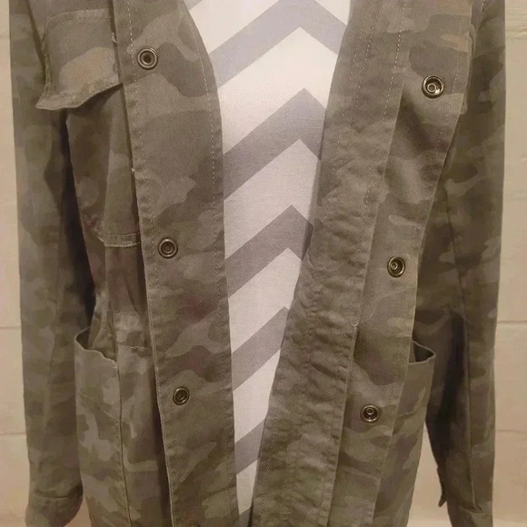 Caslon Camouflage Utility Jacket Snap Closure Size SMALL Pockets Cinch Waist. - Picture 8 of 12